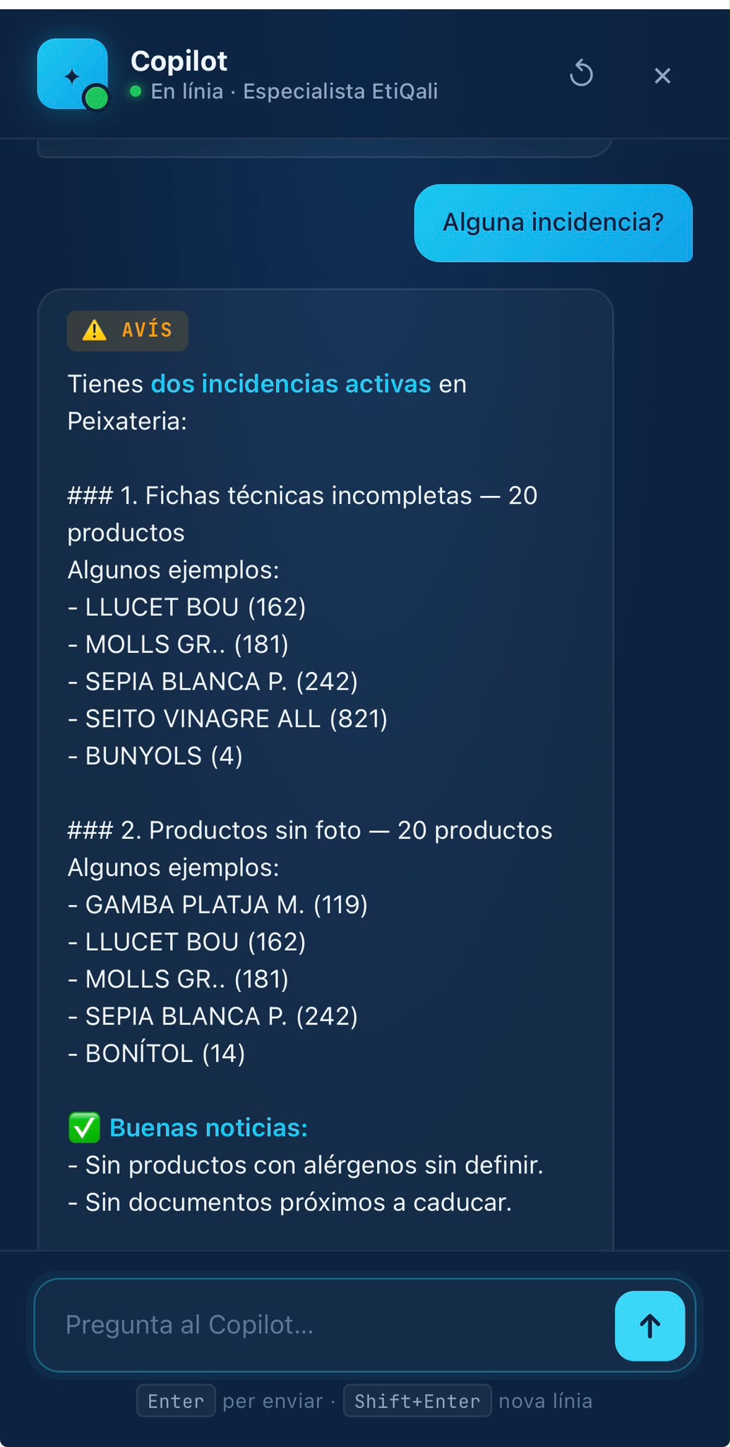 Copilot de EtiQali avisando de dos incidencias activas: fichas técnicas incompletas y productos sin foto, con supervisión del usuario